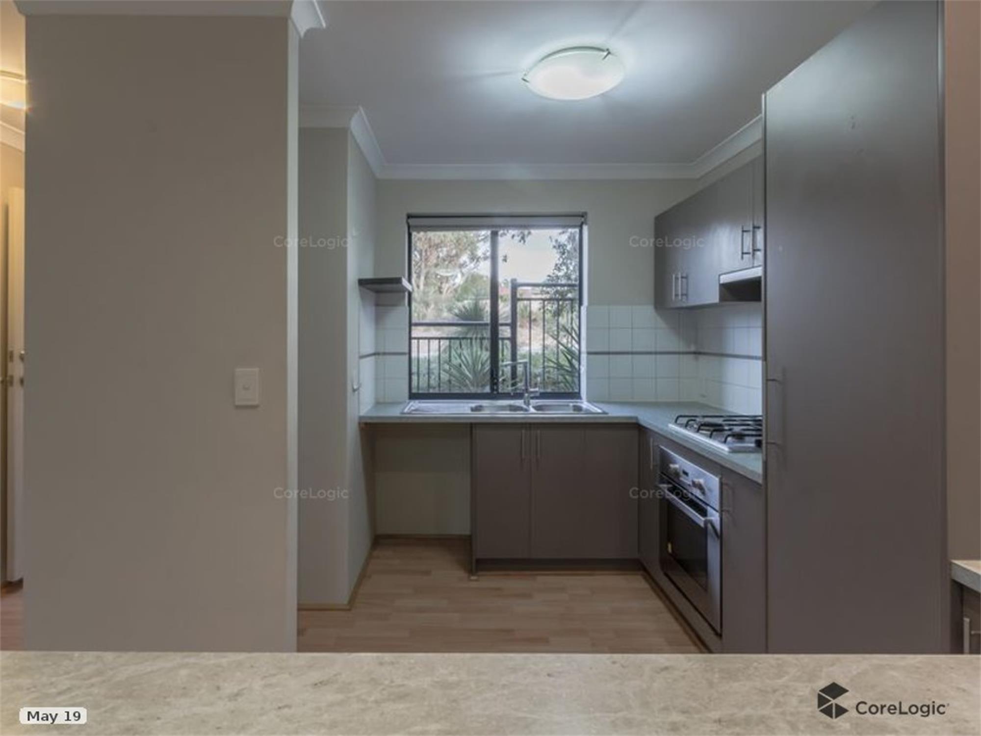 4/9 Lakeside Drive