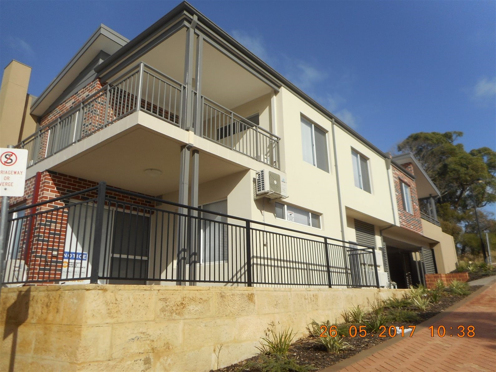 4/65 LAKESIDE DRIVE