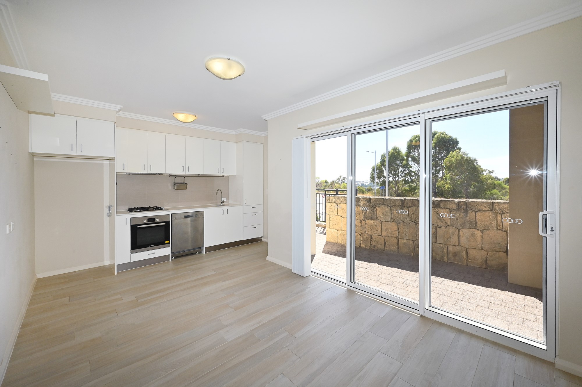 2/65 Lakeside Drive